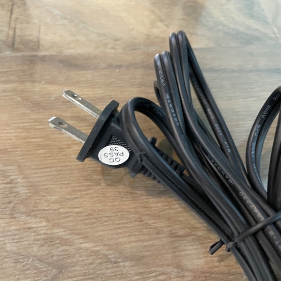 Excellent Condition Crimping Iron - Picture 10 of 10